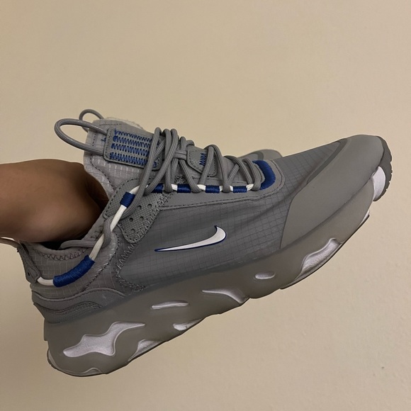 Nike Grey React Live Sneakers size 8 Mens - Picture 1 of 3
